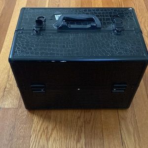 Must Go‼️ Brand New Lizard Print Makeup Case. Read Description Below 👇